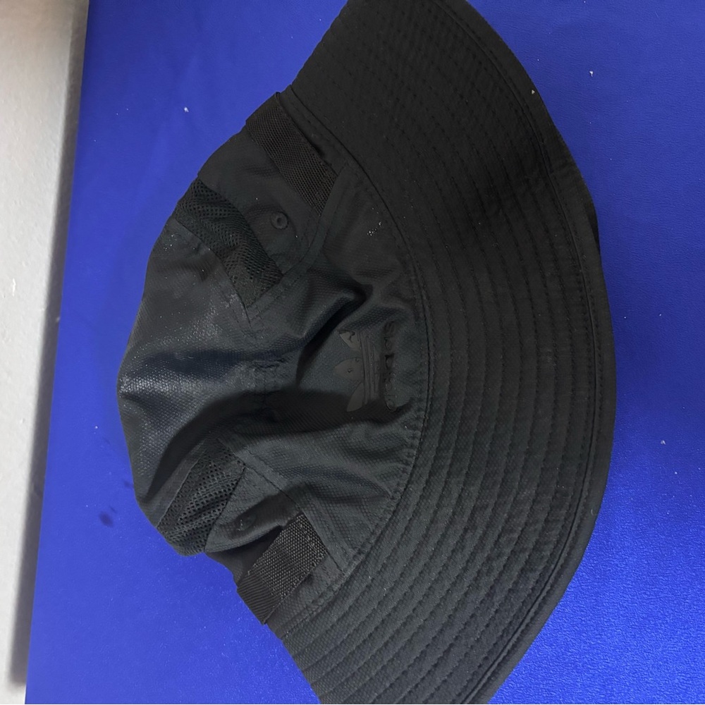 Classic Black Bucket Hat with Wide Brim and Relaxed Crown